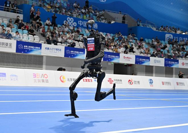 兴兴：用遥控追求极致速度；蔡浩宇AI游戏上架2719元｜极客早知道k8凯发全站Sam Altman：AI存在泡沫；宇树机器人夺金王(图3)