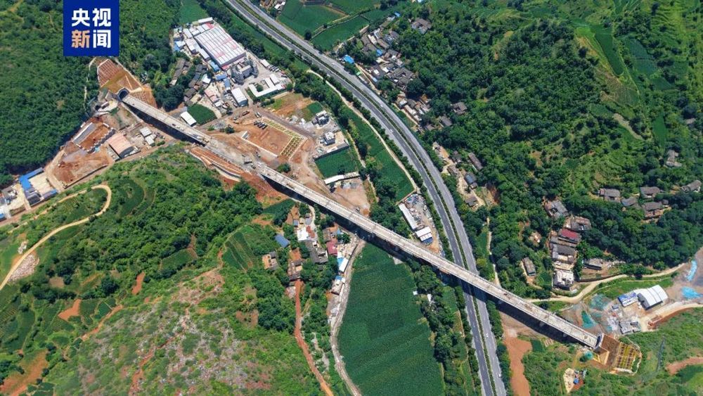 高铁上用小型电煮锅?12306回应→凯发k87点出发|冲上热搜!有人在(图5) 高铁上用小型电煮锅?12306回应→凯发k87点出发|冲上热搜!有人在(图5)